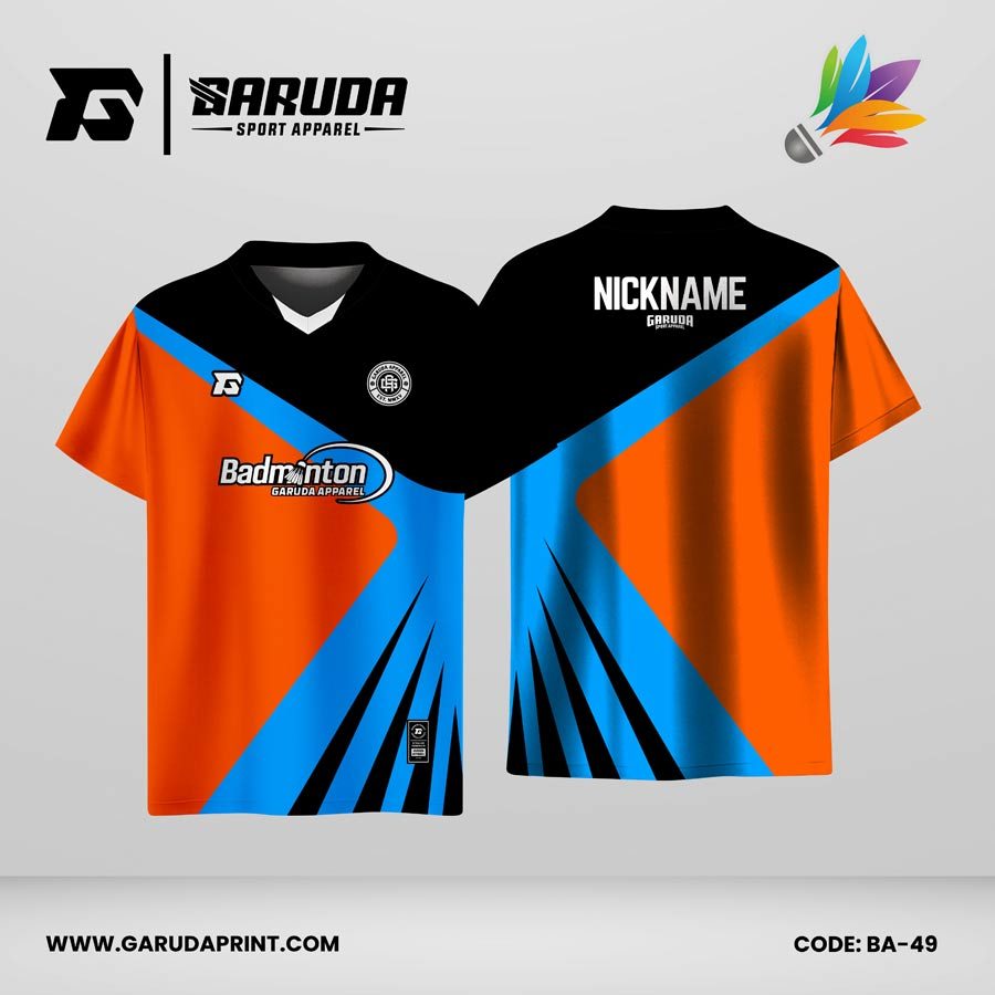 Jersey Badminton Kombinasi Hitam–Oranye dengan Aksen Biru Cerah dan Motif Diagonal Tajam Code BA-49