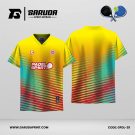 Jersey Padel GPDL-29 Kuning Cerah–Turquoise Aqua–Merah Coral dengan Motif Diagonal Speed Fade dan Layered Motion Stripe