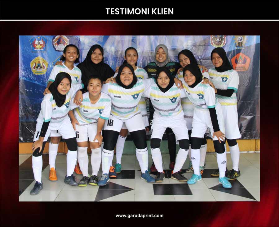Pelanggan menggunakan jersey custom produksi Garuda Print