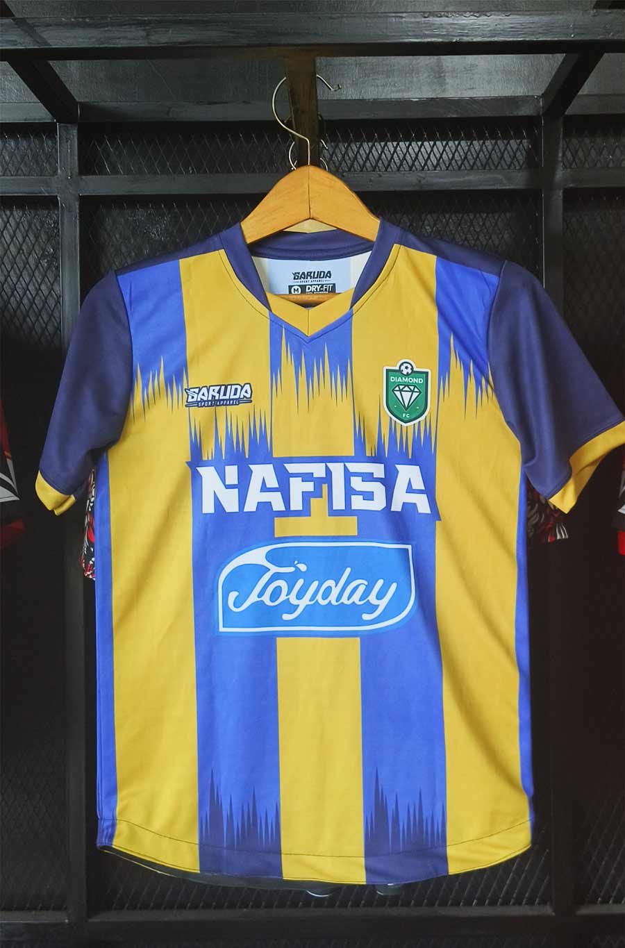 Jersey-Diamond-FC-Tampil-Mencolok-dengan-Kombinasi-Kuning-dan-Biru-1