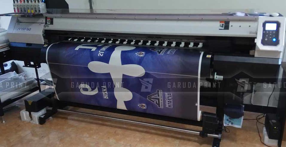 Jersey Futsal Biru Hitam Tampil Sporty dengan Detail Nama dan Nomor Punggung