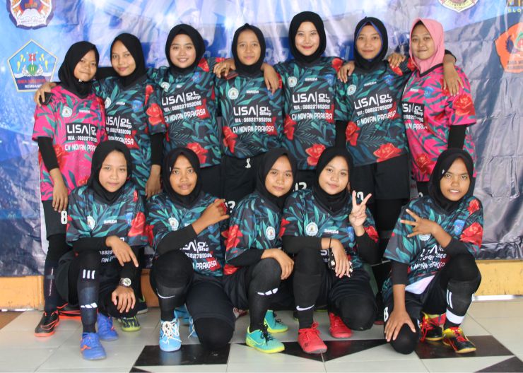 Jersey Futsal Putri Tampil Kompak dengan Motif Floral yang Berani