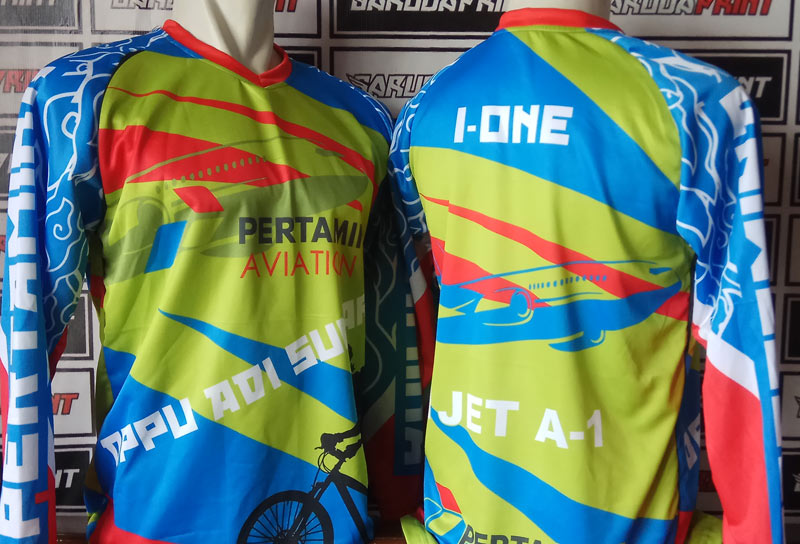 Jersey Sepeda Pertamina Aviation Tampil Cerah dengan Motif Grafis Dinamis